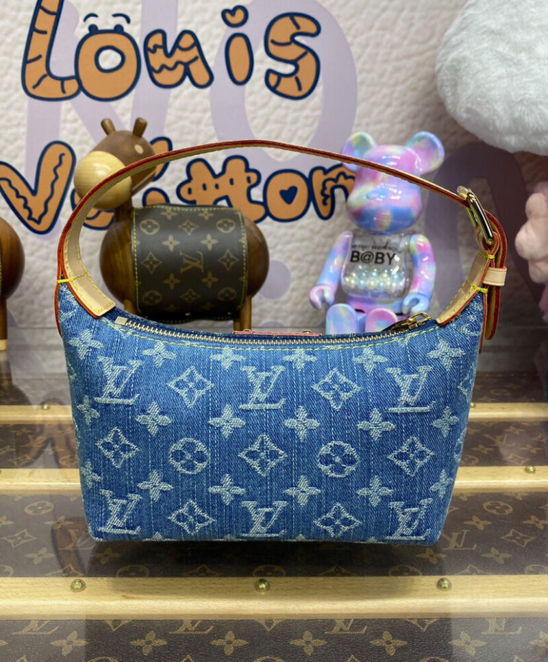 Louis Vuitton Hills Pochette M82949 Blue